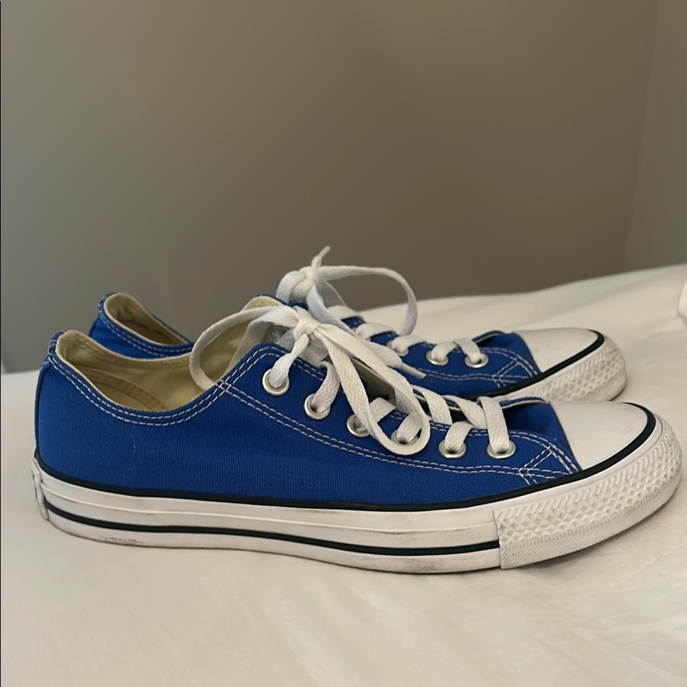 Converse Blue Sneakers Classic Low-Top Design
